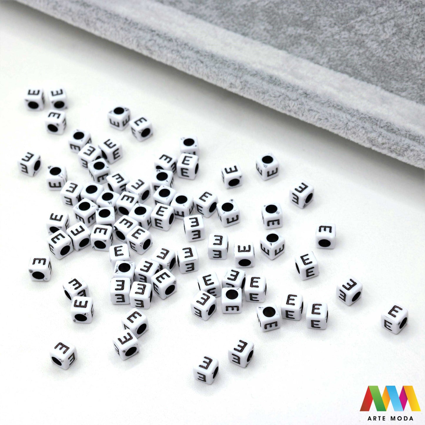 slova brojevi plastične nizanje imenom narukvice prijateljstva dječji nakit personalizirani kockaste perle okrugle abeceda DIY ručni rad izrada mix mješana Stvorite personalizirani nakit s našim plastičnim slovima i brojevima Perle u obliku kocki i krugova idealne su za izradu narukvica s imenom i porukama Lagane su šarene i savršene za dječji nakit i narukvice prijateljstva Lako nizanje za maksimalnu uradi sam zabavu arte moda repromaterijal