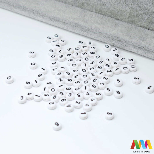 slova brojevi plastične nizanje imenom narukvice prijateljstva dječji nakit personalizirani kockaste perle okrugle abeceda DIY ručni rad izrada mix mješana Stvorite personalizirani nakit s našim plastičnim slovima i brojevima Perle u obliku kocki i krugova idealne su za izradu narukvica s imenom i porukama Lagane su šarene i savršene za dječji nakit i narukvice prijateljstva Lako nizanje za maksimalnu uradi sam zabavu arte moda repromaterijal