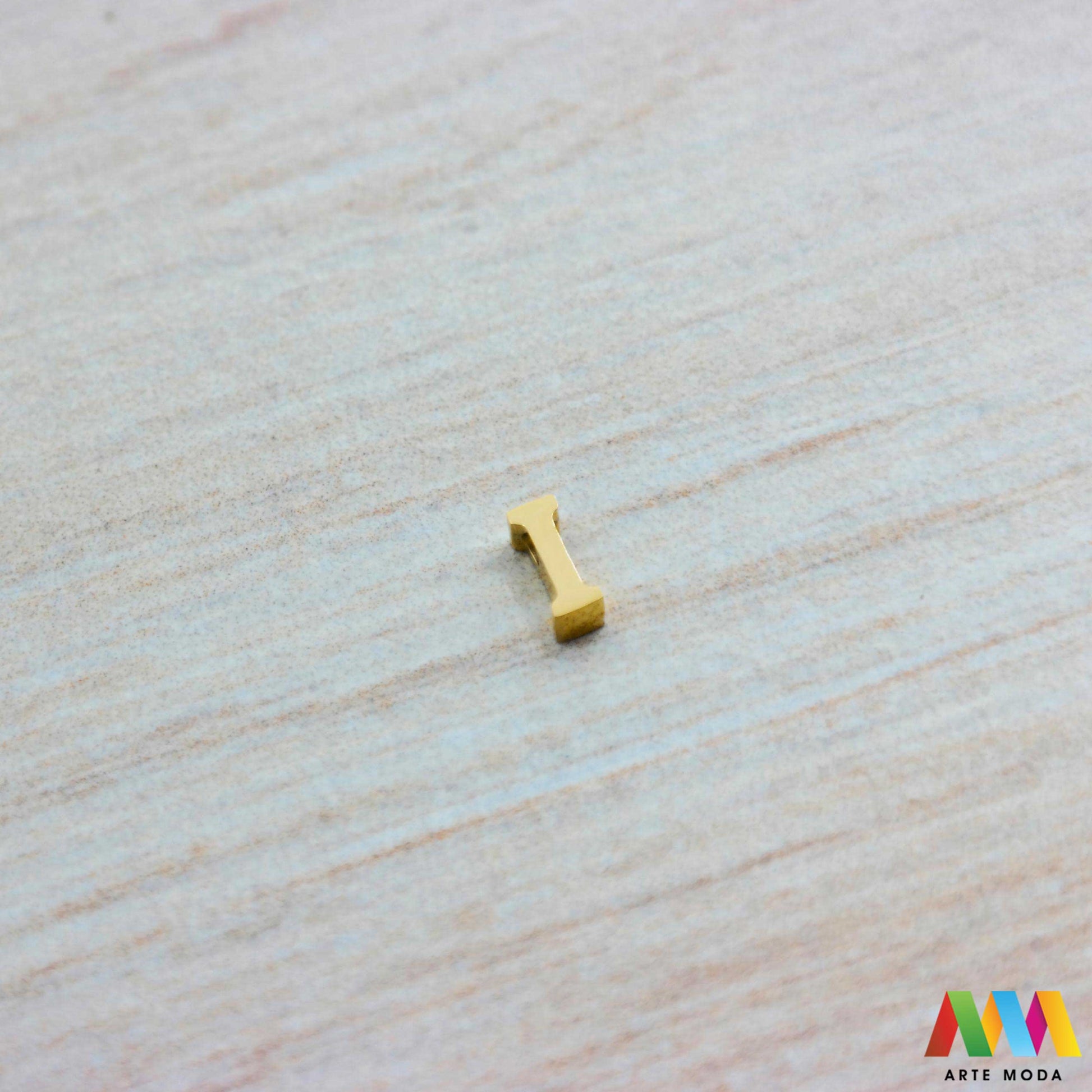 I slovo slova privjesak s jednom rupom privjesak od čelika privjesak čelik repromaterijal čelični ogrlice ogrlica narukvica narukvice nanožnica nehrđajući Slova izrađena od nehrđajućeg čelika 316L koja služe za izradu nakita poput narukvica ili ogrlica najčešće se koriste za nizanje na sajlu gumu flaks i ostale materijale