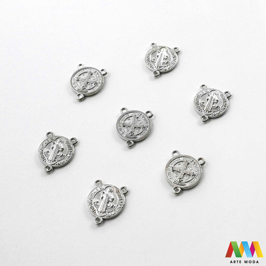 metalni razdjelnik konektor izrada krunice krunica metalni dijelovi krunicu repromaterijal sakralni nakit vjerski križić spojnica krunica perle pribor diy Sv Benedikt Neizostavan element za svaku krunicu Ovi kvalitetni metalni razdjelnici poznati i kao konektori služe za spajanje dijelova krunice i naglašavaju njezinu središnju točku Izrađeni od izdržljivog metala naši razdjelnici su savršen izbor za izradu vlastitih krunica bilo da koristite perle staklo ili kamenje arte moda repromaterijal