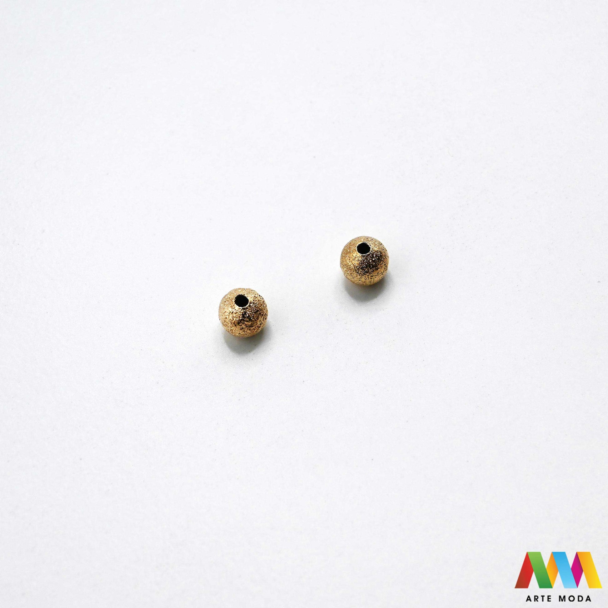 nakit matirane teksturom pijeska hrapave matirano tekstura sjajne hrapavo DIY srebrno pjeskareno zlatno čaroliju teksture Metalne pjeskarene perle pružaju vašem nakitu prepoznatljiv stardust efekt matirane kuglice s hrapavom površinom idealne postizanje luksuznog izgleda vašim uradi sam projektima Savršeno se slažu s biserima kristalima prirodnim kamenom dajući svakoj narukvici ogrlici unikatan karakter Unesite zvjezdani sjaj u svoje kreacije uz naše kvalitetne pjeskarene elemente arte moda repromaterijal