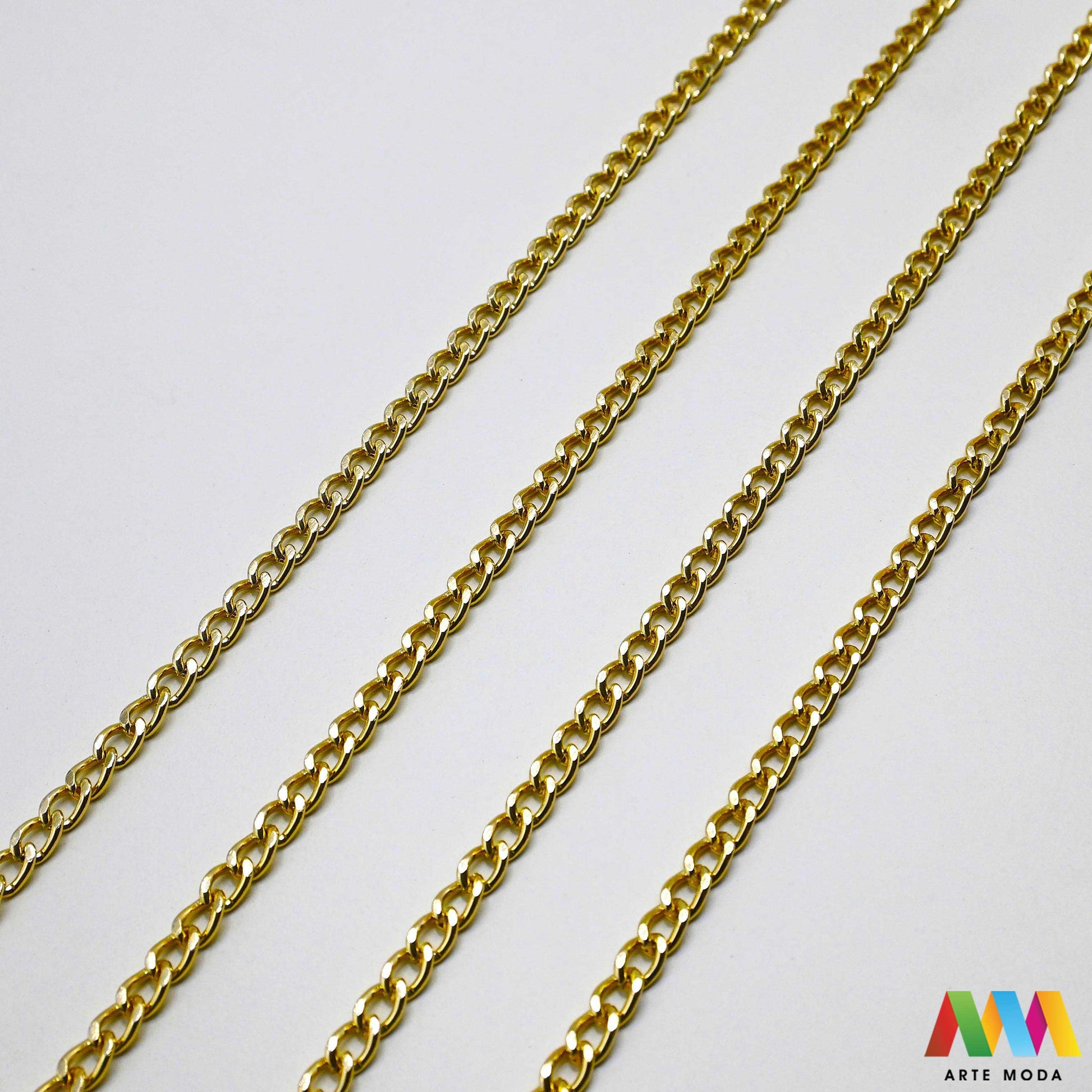 aluminijski lanac torbe ruksak nakit lagani izrada aluminij DIY materijal remen ogrlice narukvice karike ručke pribor komponente ukrasni repromaterijal Želite lagan i trendi materijal Aluminijski lanci savršeni su za vaše projekte Idealni su za izradu laganih remena za torbe ili statement nakita ogrlice narukvice Lakši su od klasičnih metala ne opterećuju i dolaze u raznim bojama i debljinama Lako ih je rezati i oblikovati laganu eleganciju za svoj uradi sam nakit i modne dodatke arte moda repromaterijal