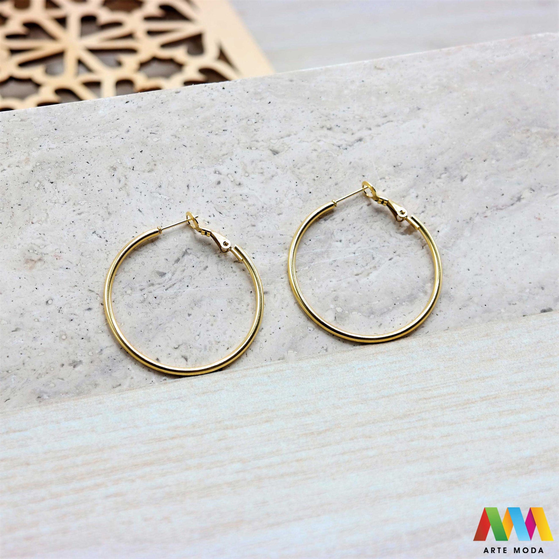 baza za naušnice naušnica čelik repromaterijal čelični nehrđajući naušnice izrađene od nehrđajućeg čelika 316L koje služe kao baza za izradu naušnica najčešće se na njih stavljaju privjesci poludragi kamen cirkoni ili biseri