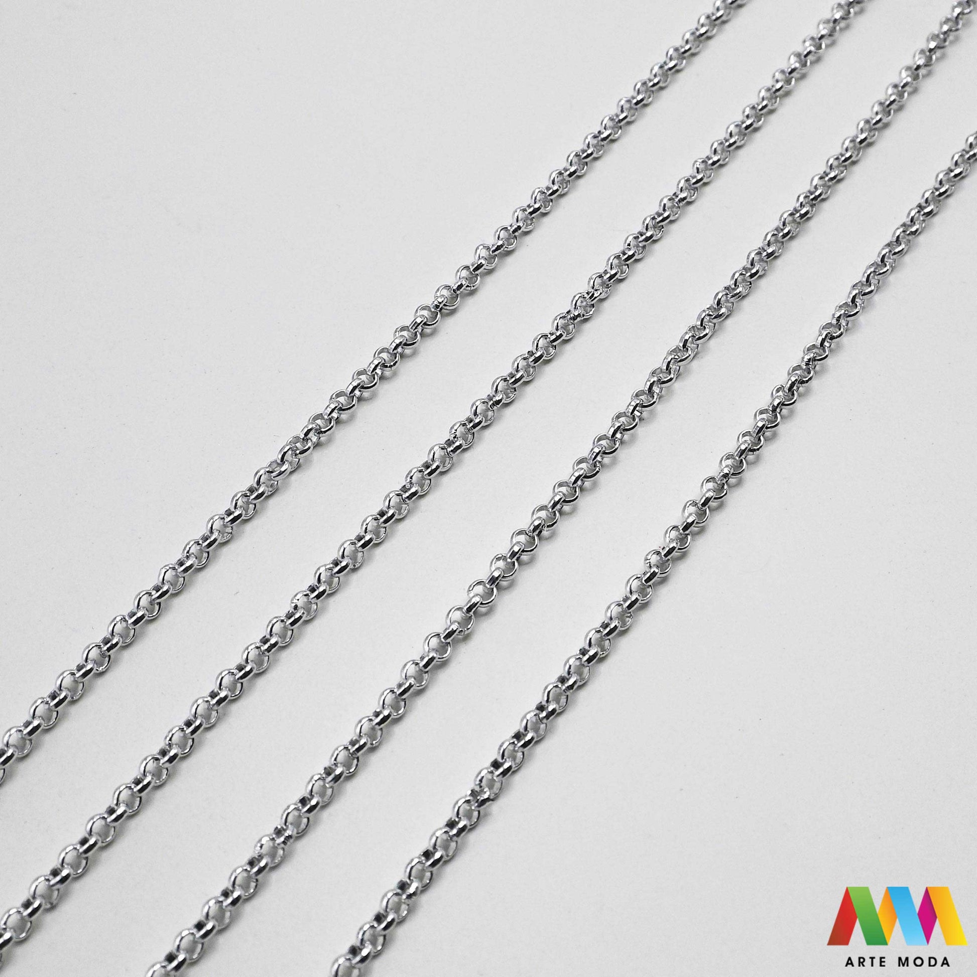 aluminijski lanac torbe ruksak nakit lagani izrada aluminij DIY materijal remen ogrlice narukvice karike ručke pribor komponente ukrasni repromaterijal Želite lagan i trendi materijal Aluminijski lanci savršeni su za vaše projekte Idealni su za izradu laganih remena za torbe ili statement nakita ogrlice narukvice Lakši su od klasičnih metala ne opterećuju i dolaze u raznim bojama i debljinama Lako ih je rezati i oblikovati laganu eleganciju za svoj uradi sam nakit i modne dodatke arte moda repromaterijal