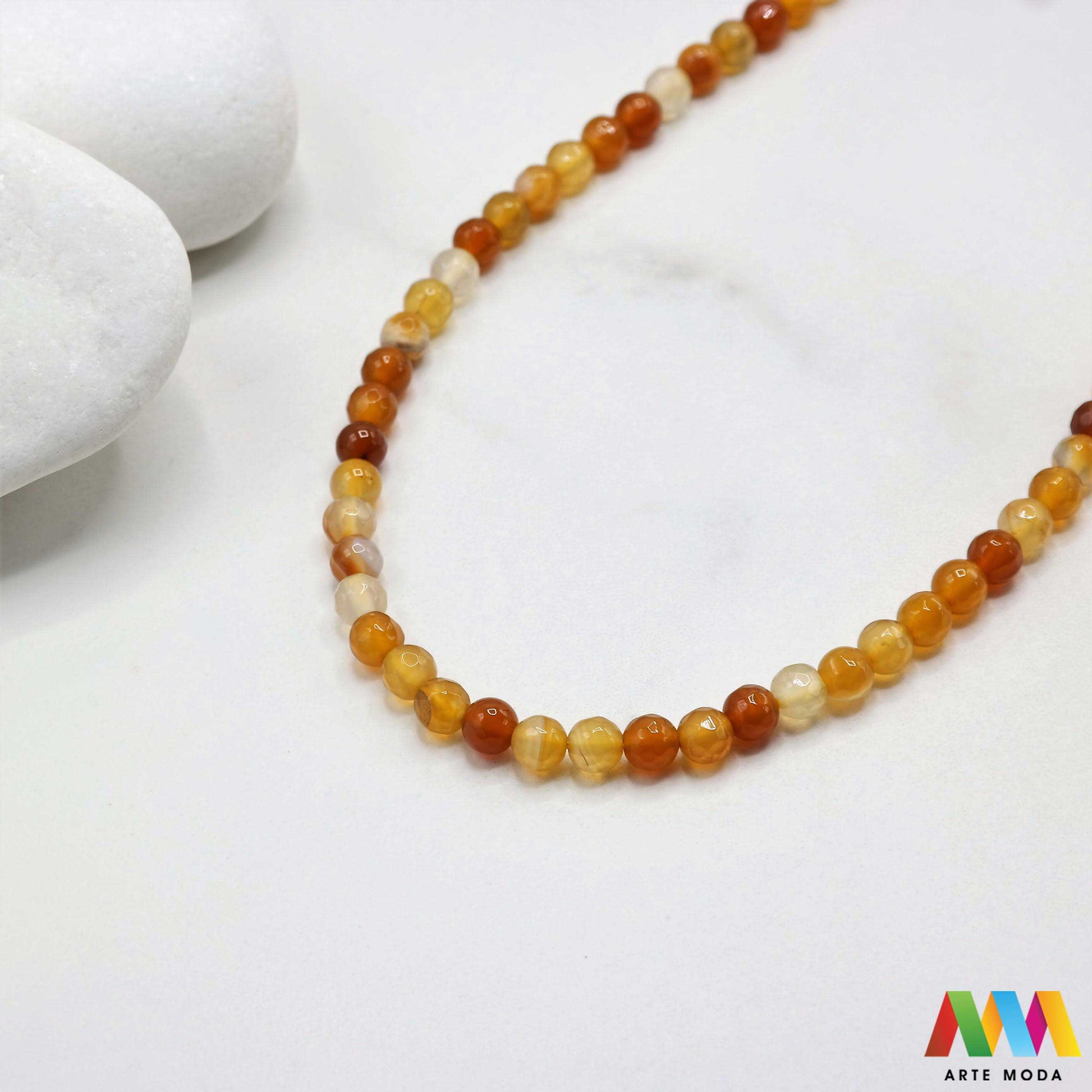 poludragi kamen ahat kristal kalcedon polu dragi poludrago kamenje dragulj mineral kvarc Ahat je jedan od najrasprostranjenijih kristala na planeti Ahat spada u grupu kalcedona izrazito je dekorativan te se od njega izrađuje lijepi nakit i ukrasni predmeti U Hrvatskoj je poznati Lepoglavski Ahat s brda Gaveznica