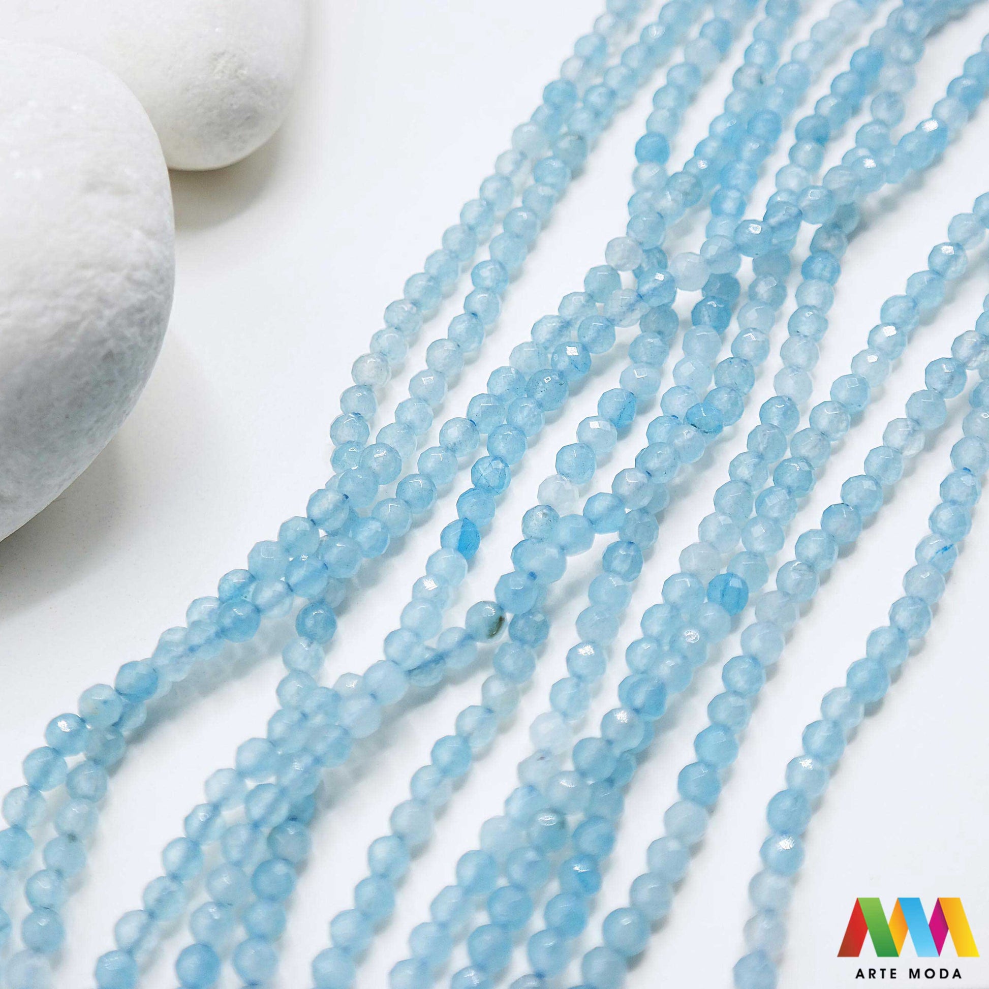 poludragi kamen ahat kristal kalcedon polu dragi poludrago kamenje dragulj mineral kvarc Ahat je jedan od najrasprostranjenijih kristala na planeti Ahat spada u grupu kalcedona izrazito je dekorativan te se od njega izrađuje lijepi nakit i ukrasni predmeti U Hrvatskoj je poznati Lepoglavski Ahat s brda Gaveznica