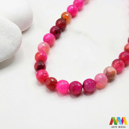 poludragi kamen ahat kristal kalcedon polu dragi poludrago kamenje dragulj mineral kvarc Ahat je jedan od najrasprostranjenijih kristala na planeti Ahat spada u grupu kalcedona izrazito je dekorativan te se od njega izrađuje lijepi nakit i ukrasni predmeti U Hrvatskoj je poznati Lepoglavski Ahat s brda Gaveznica