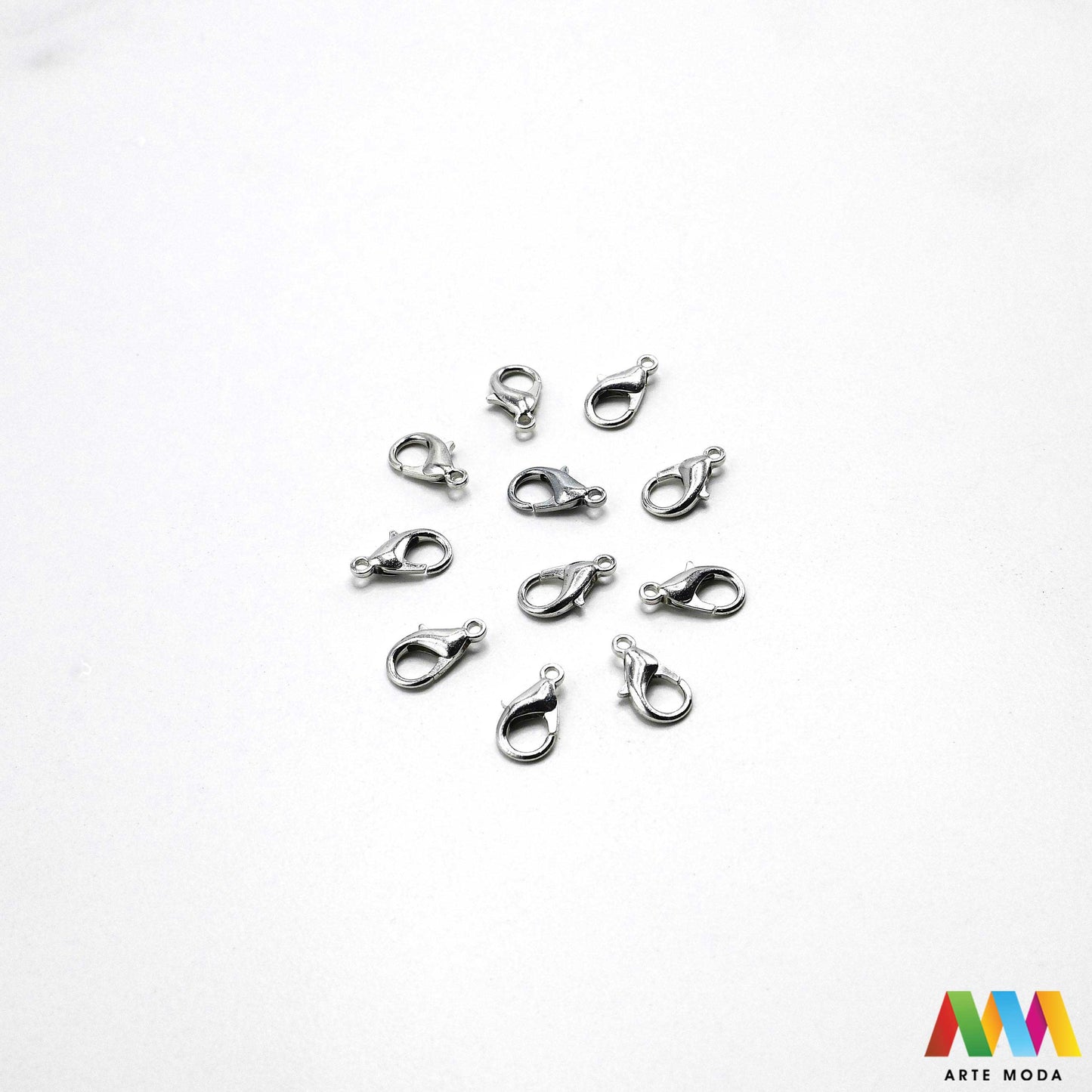 kopče metalne karabiner togl magnet kukice narukvice ogrlice zatvarači nakit DIY metalni pribor spajanje nakita srebrne zlatne karabin magnetne završne kopča narukvica ogrlica Osigurajte svoj nakit Metalne kopče su esencijalne za sigurno završavanje ogrlica i narukvica Birajte između karabin kopči pouzdanost magnetnih kopči lakoća i togl kopči stil Kvalitetni zatvarači u raznim bojama temelj svakog uradi sam nakit projekta arte moda repromaterijal