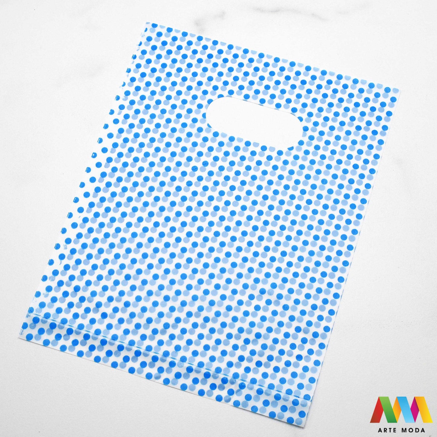 plastične poklon vrećice vrećica ambalaža pakiranje s ručkom poklone male srednje velike pvc pp polietilen Ukrasne poklon vrećice u raznim bojama i veličinama izrađene od plastike prikladne su za pakiranje svih vrsta poklona te se mogu koristi kao ambalaža za nakit poput narukvica ili ogrlica