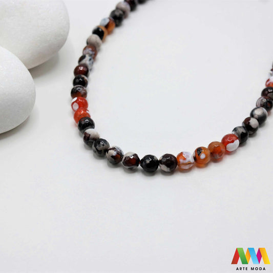 poludragi kamen ahat kristal kalcedon polu dragi poludrago kamenje dragulj mineral kvarc Ahat je jedan od najrasprostranjenijih kristala na planeti Ahat spada u grupu kalcedona izrazito je dekorativan te se od njega izrađuje lijepi nakit i ukrasni predmeti U Hrvatskoj je poznati Lepoglavski Ahat s brda Gaveznica