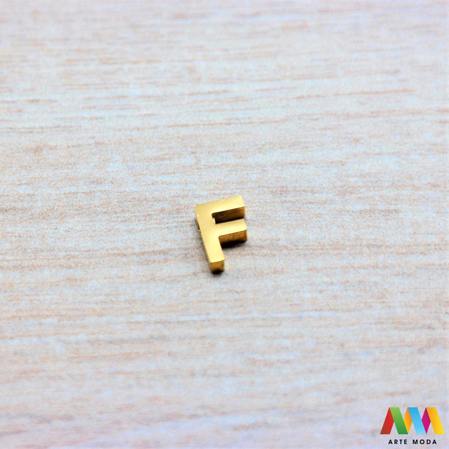 A slovo slova privjesak s jednom rupom privjesak od čelika privjesak čelik repromaterijal čelični ogrlice ogrlica narukvica narukvice nanožnica nehrđajući slova izrađena od nehrđajućeg čelika 316L koja služe za izradu nakita poput narukvica ili ogrlica najčešće se koriste za nizanje na sajlu, gumu, flaks i ostale materijale