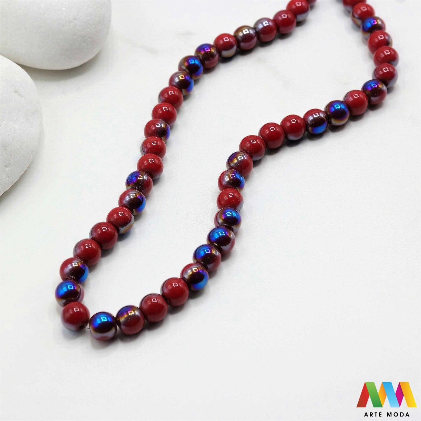 stakleni niz staklo perle zrna zrno staklena perla okrugle okrugla Staklene okrugle perle koje služe za nizanje i izradu nakita poput narukvica i ogrlica te torbica i ostalih modnih dodataka