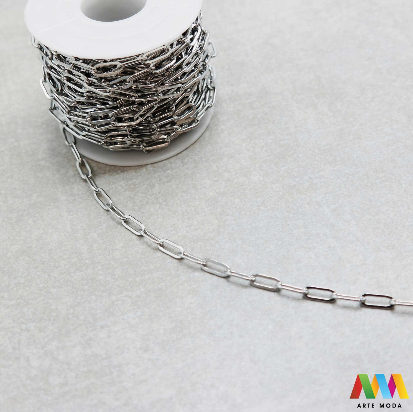 lanac lanci čelik repromaterijal čelični ogrlice narukvice nehrđajući na metre metar kolutu boji nakit inox metru izrada nakita DIY obojeni hipoalergeni tanki bogatstvo boja i modela za vaše kreativne projekte! lanaca na kolutu fleksibilnost s lancima od visokokvalitetnog nehrđajućeg čelika klasičnih srebrnih tonova elegantne zlatne moderne rose gold ili živih boja modelima od tankih i delikatnih do robusnih i upečatljivihž potrebno da izradite unikatne ogrlice i narukvice arte moda repromaterijal