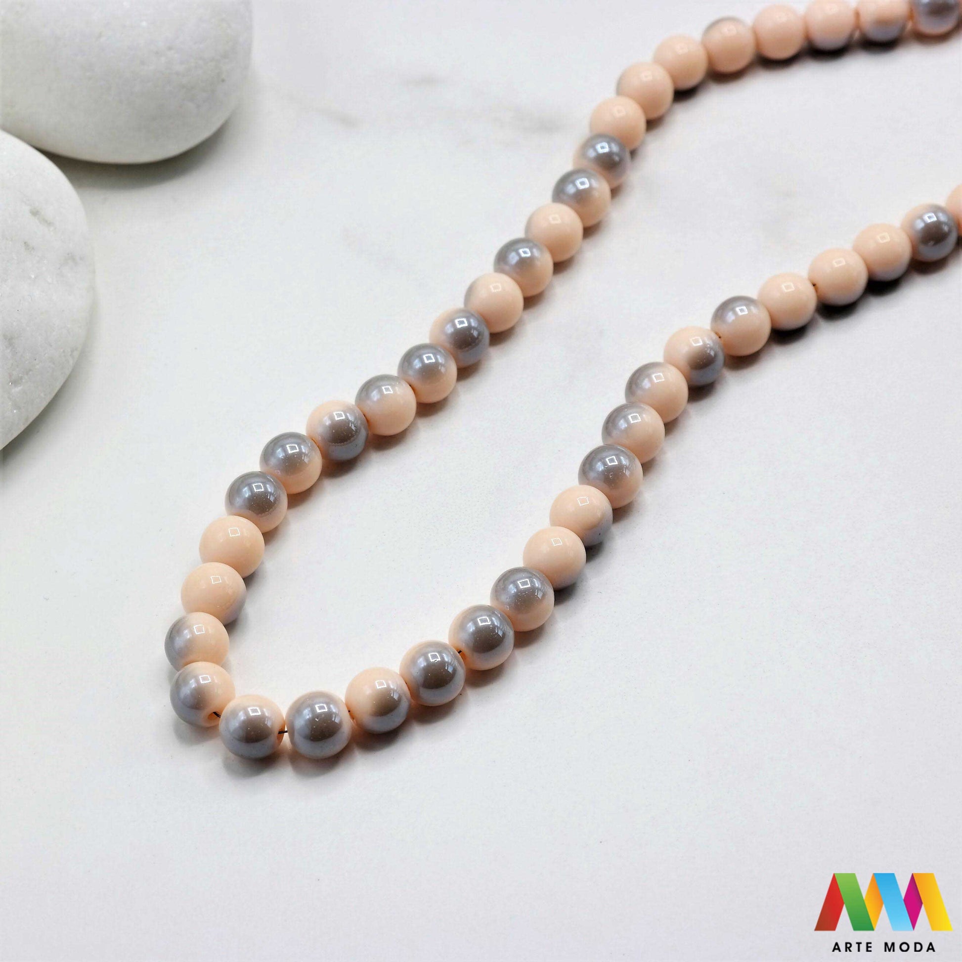 stakleni niz staklo perle zrna zrno staklena perla okrugle okrugla Staklene okrugle perle koje služe za nizanje i izradu nakita poput narukvica i ogrlica te torbica i ostalih modnih dodataka