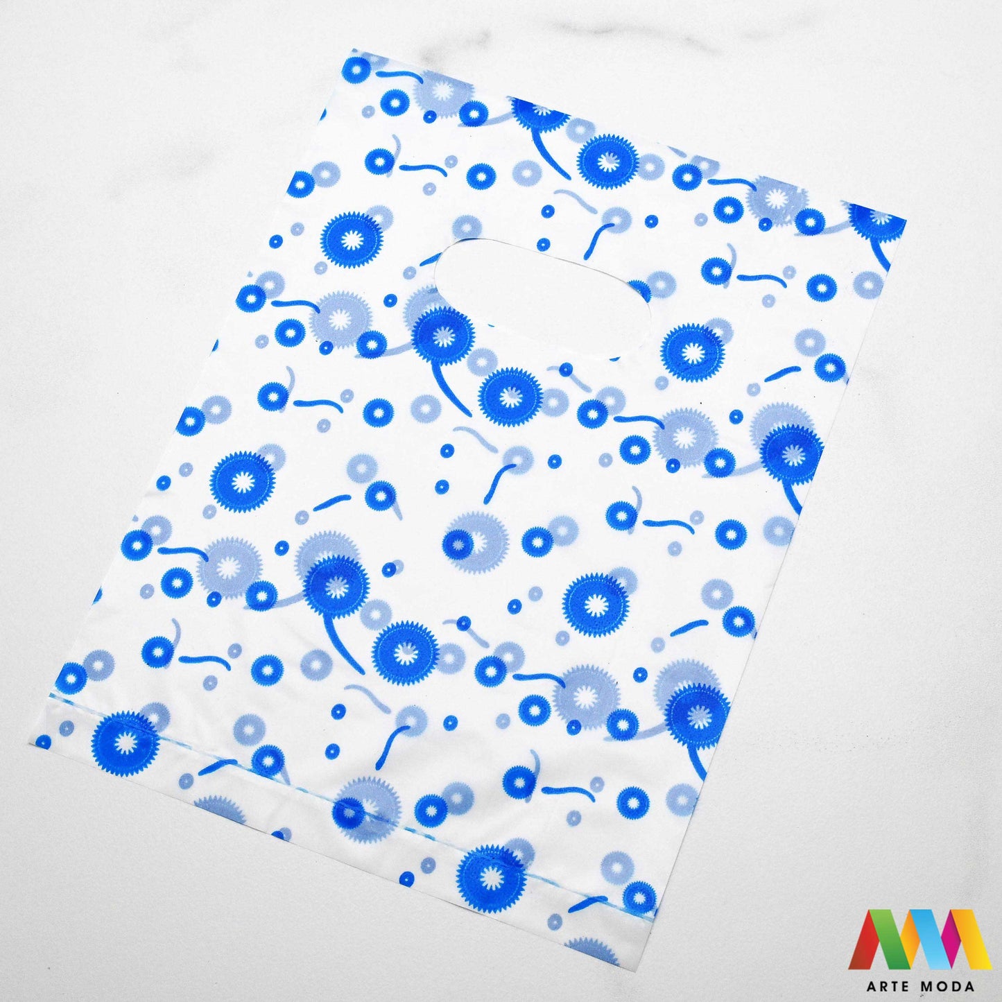 plastične poklon vrećice vrećica ambalaža pakiranje s ručkom poklone male srednje velike pvc pp polietilen Ukrasne poklon vrećice u raznim bojama i veličinama izrađene od plastike prikladne su za pakiranje svih vrsta poklona te se mogu koristi kao ambalaža za nakit poput narukvica ili ogrlica