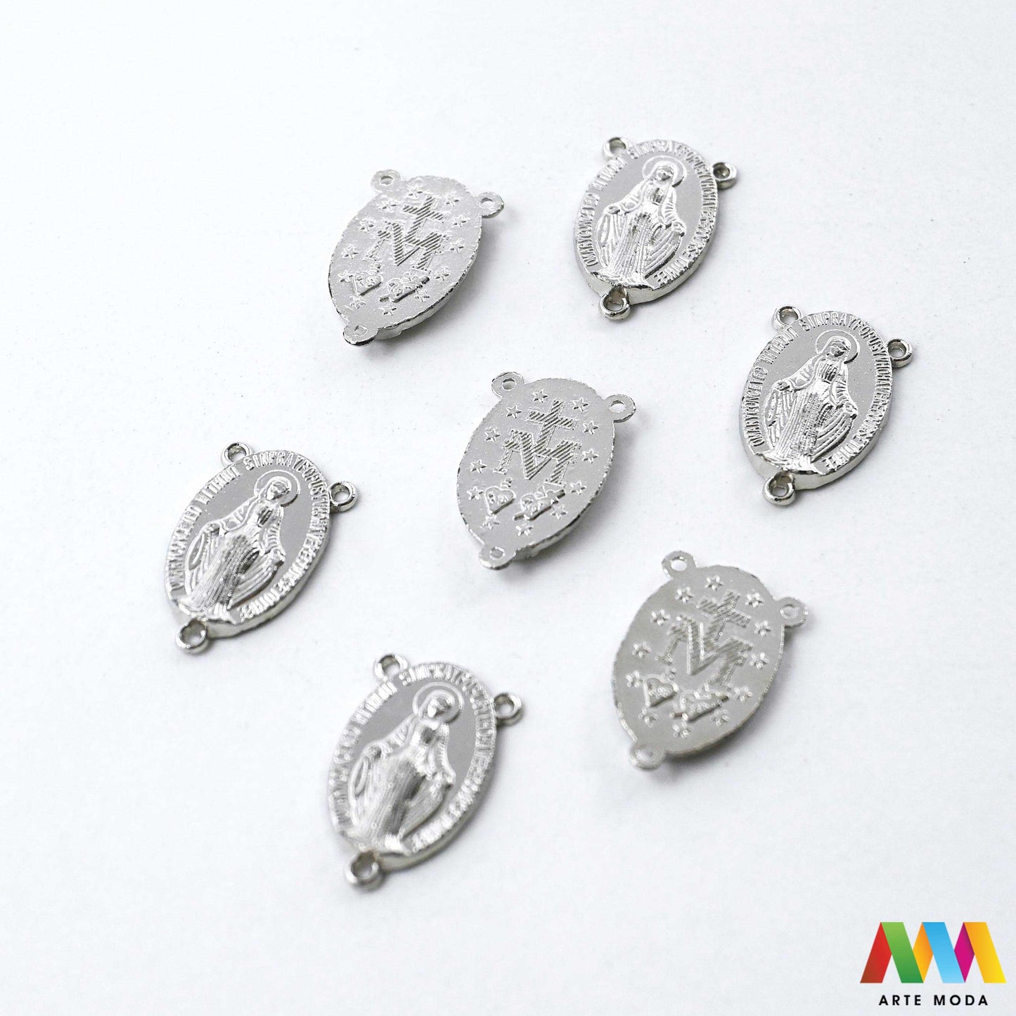 metalni razdjelnik konektor izrada krunice krunica metalni dijelovi krunicu repromaterijal sakralni nakit vjerski križić spojnica krunica perle pribor diy Čudotvorna Medaljica Neizostavan element za svaku krunicu Ovi kvalitetni metalni razdjelnici poznati i kao konektori služe za spajanje dijelova krunice i naglašavaju njezinu središnju točku Izrađeni od izdržljivog metala naši razdjelnici su savršen izbor za izradu vlastitih krunica bilo da koristite perle staklo ili kamenje arte moda repromaterijal