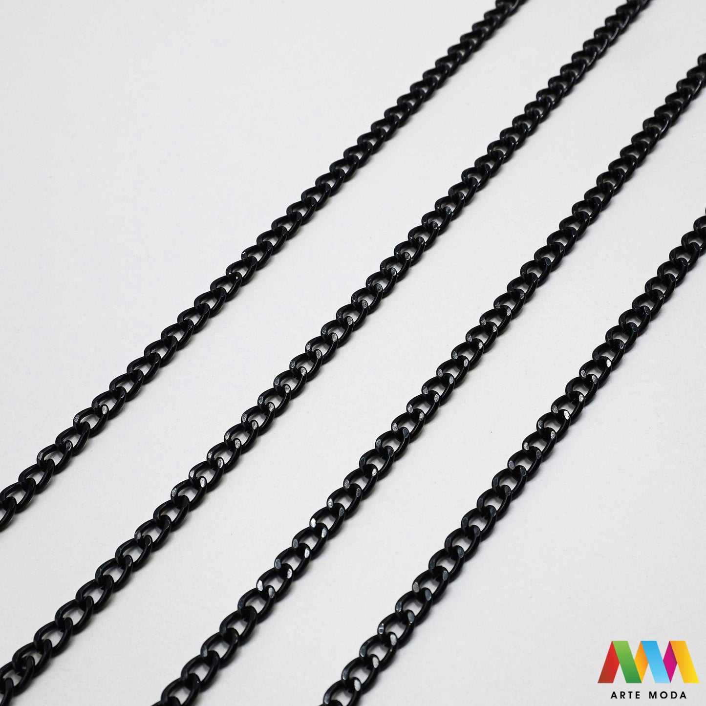 aluminijski lanac torbe ruksak nakit lagani izrada aluminij DIY materijal remen ogrlice narukvice karike ručke pribor komponente ukrasni repromaterijal Želite lagan i trendi materijal Aluminijski lanci savršeni su za vaše projekte Idealni su za izradu laganih remena za torbe ili statement nakita ogrlice narukvice Lakši su od klasičnih metala ne opterećuju i dolaze u raznim bojama i debljinama Lako ih je rezati i oblikovati laganu eleganciju za svoj uradi sam nakit i modne dodatke arte moda repromaterijal