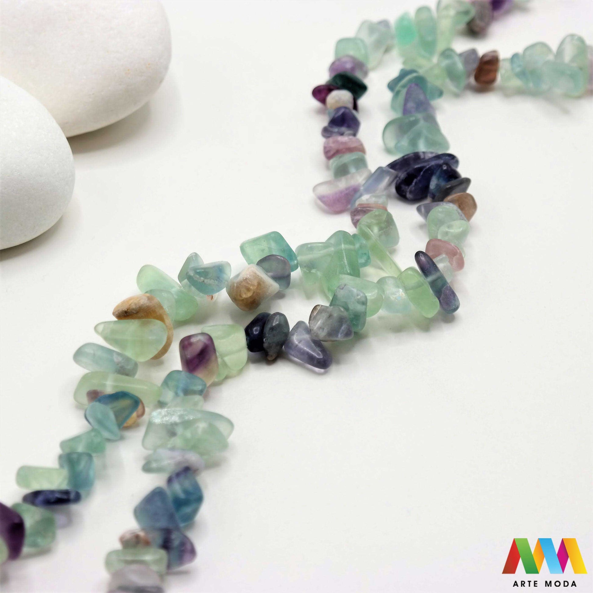poludragi kamen čips kamenčići nakit diy ručni rad prirodni mineral kristal Flourit Mali komadići prirodnog kamena različitih boja i tekstura idealni za izradu nakita dekoracija i umjetničkih projekata U našoj ponudi pronaći ćete široki izbor čipsa od popularnih poludragih kamenja poput ahata tirkiza ametista i mnogih drugih
