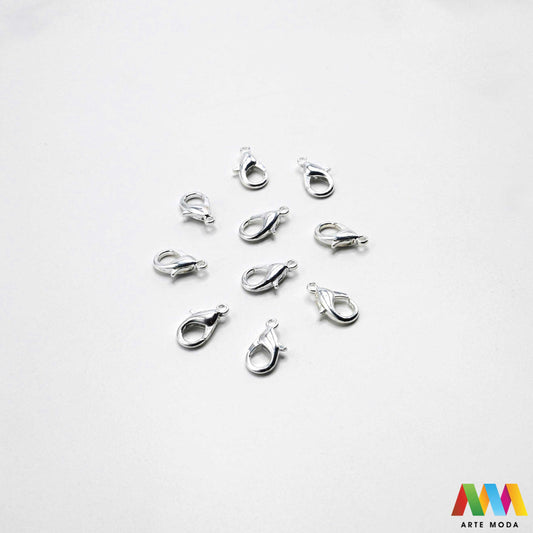 kopče metalne karabiner togl magnet kukice narukvice ogrlice zatvarači nakit DIY metalni pribor spajanje nakita srebrne zlatne karabin magnetne završne kopča narukvica ogrlica Osigurajte svoj nakit Metalne kopče su esencijalne za sigurno završavanje ogrlica i narukvica Birajte između karabin kopči pouzdanost magnetnih kopči lakoća i togl kopči stil Kvalitetni zatvarači u raznim bojama temelj svakog uradi sam nakit projekta arte moda repromaterijal