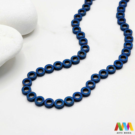 hematit krvavi kamen poludragi mineral metalni sjaj kvarc zrcalo kristal prirodni metalik meditacija zaštita repromaterijal Hematit (ili krvavi kamen) je prirodni mineral smeđe sive ili crne boje karakteriziran prisustvom hladnog metalnog sjaja Vjeruje se da pomaže u jačanju volje samopouzdanja i povezanosti s majkom zemljom Nakit izrađen od njega fascinira svojim tajanstvenim zrcalnim sjajem