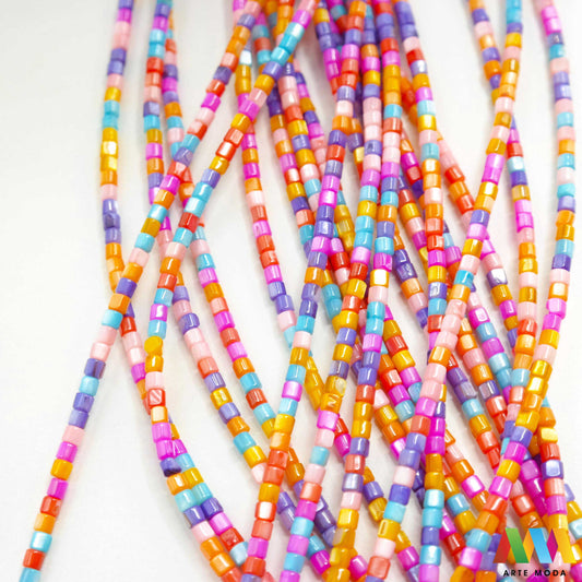 sedef školjka mekušac biser puž glavonožac kalcijev karbonat hitin poludrago kamenje repromaterijal poludragi kamen mineral Sedef je lako prepoznatljiva glatka tvar duginih boja koja tvori unutarnji sloj školjke određenih vrsta mekušaca i prekriva vanjski sloj bisera Sastoji se od kalcijevog karbonata kojeg izlučuju neki morski i slatkovodni mekušci te ga ova struktura čini otpornim na oštećenja dajući joj prepoznatljivi i jedinstveni sedefasti sjaj arte moda repromaterijal