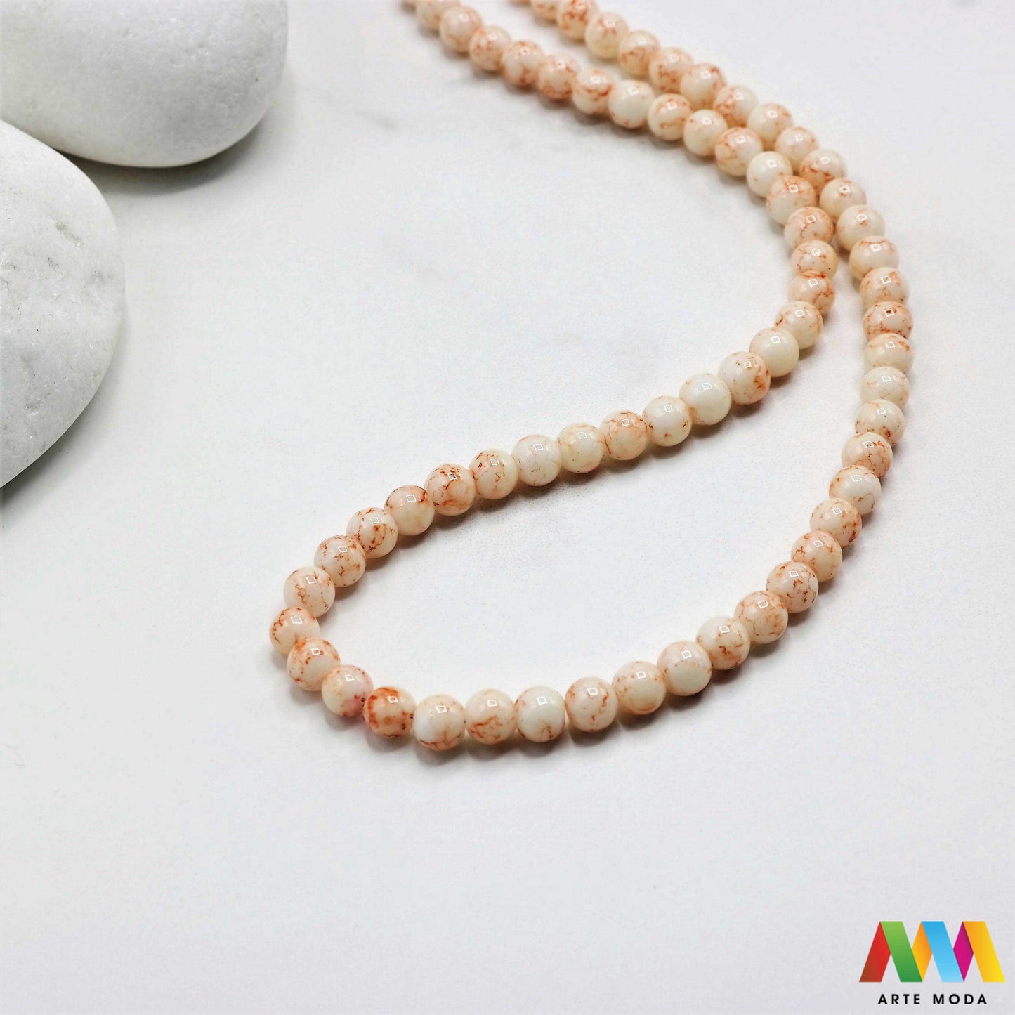 stakleni niz staklo perle zrna zrno staklena perla okrugle okrugla Staklene okrugle perle koje služe za nizanje i izradu nakita poput narukvica i ogrlica te torbica i ostalih modnih dodataka