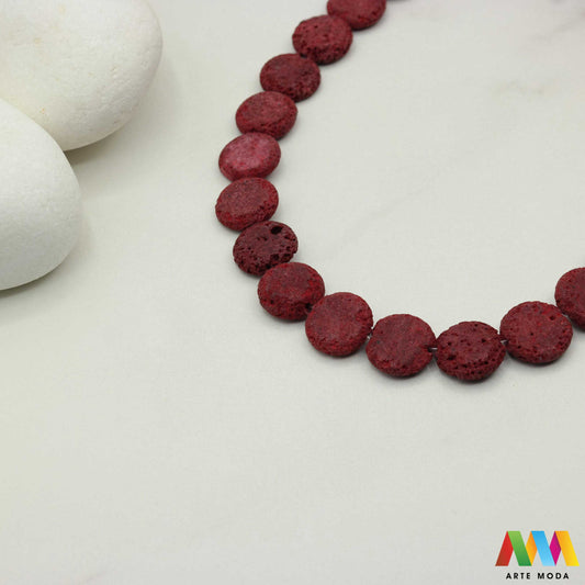 lava kamen vulkanska perle poludragi prirodni mat eterična ulja aromaterapija nakit izrada DIY repromaterijal mineral kristal narukvica ogrlica Tražite jedinstveni materijal za nakit Vulkanska lava je poludragi kamen s moćnom pričom Njegova porozna mat tekstura savršena je za izradu aromaterapijskog nakita jer sjajno upija i difuzira eterična ulja Lagan je simbolizira snagu i uzemljenje te je idealan za unisex i muške narukvice i ogrlice arte moda repromaterijal