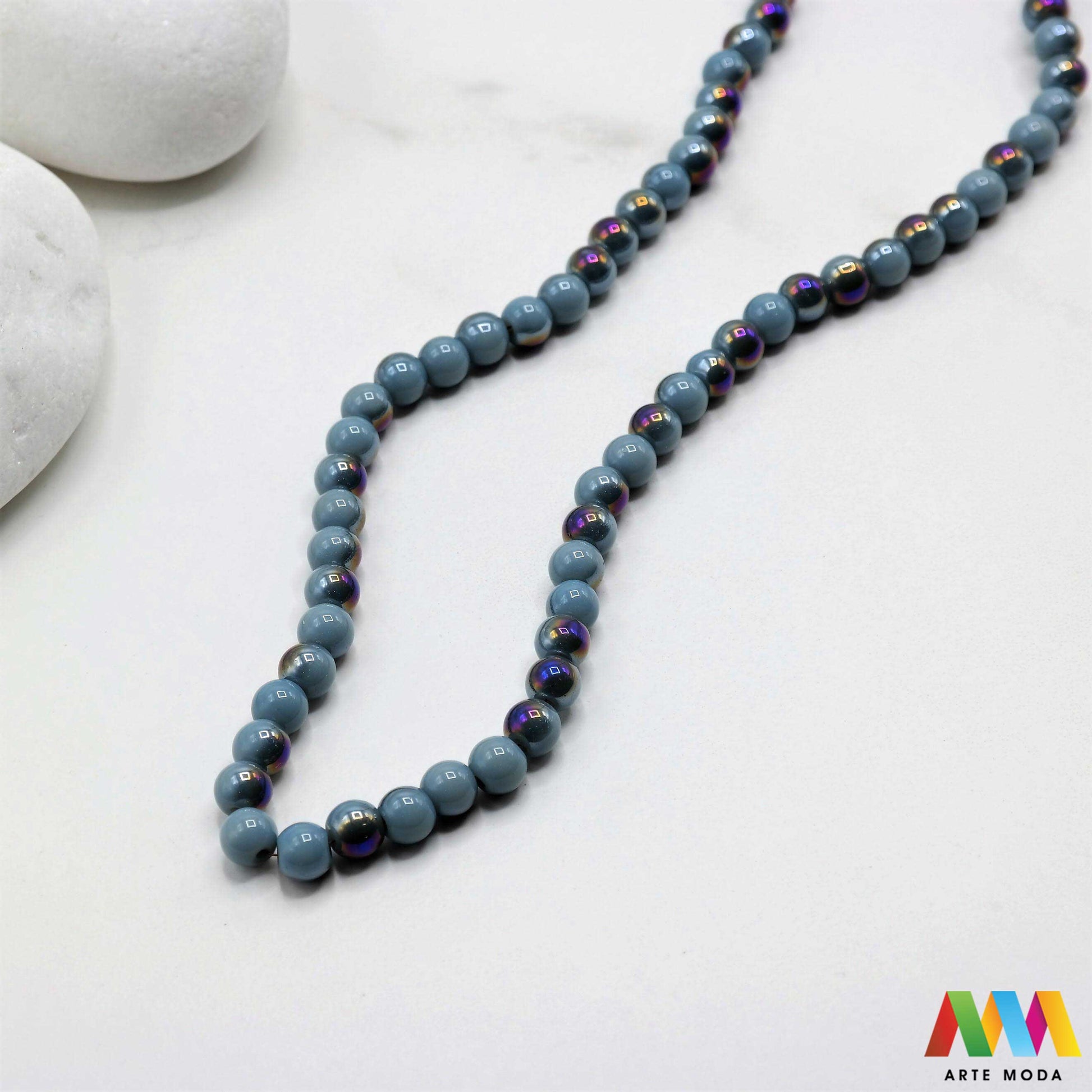 stakleni niz staklo perle zrna zrno staklena perla okrugle okrugla Staklene okrugle perle koje služe za nizanje i izradu nakita poput narukvica i ogrlica te torbica i ostalih modnih dodataka