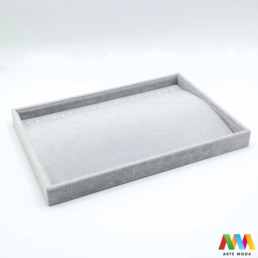 stalci za narukvice naušnica drveni skaj pamučna špaga plišani organizator držač izlaganje nakita oprema butik prezentacija elegantni luksuzni Predstavite svoje narukvice na najljepši način uz naše unikatne drvene stalke presvučene plišom skajem ili pamučnom špagom Svaki stalak pruža savršenu podlogu koja štiti nakit od ogrebotina istovremeno nudeći raznolikost tekstura i stilova – od nježne elegancije pliša preko moderne profinjenosti skaja do rustikalnog šarma pamučne špage arte moda repromaterijal