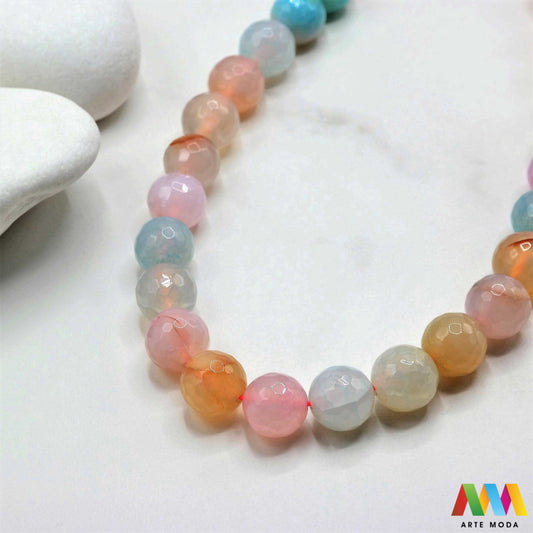 poludragi kamen ahat kristal kalcedon polu dragi poludrago kamenje dragulj mineral kvarc Ahat je jedan od najrasprostranjenijih kristala na planeti Ahat spada u grupu kalcedona izrazito je dekorativan te se od njega izrađuje lijepi nakit i ukrasni predmeti U Hrvatskoj je poznati Lepoglavski Ahat s brda Gaveznica