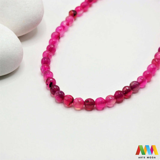 poludragi kamen ahat kristal kalcedon polu dragi poludrago kamenje dragulj mineral kvarc prirodni meditacija čakra zaštita snaga ravnoteža ljekovito perle stabilnost ahata jednog od najraznovrsnijih najljepših poludragih kamenja jedinstvenim trakama slojevima i šarenim uzorcima ahat je kamen stabilnosti uzemljenja i zaštite ahat u različitim oblicima od brušenih perli i glatkih kabošona do sirovih komada savršenih za izradu nakita meditaciju ili kao ukrasni element u vašem prostoru arte moda repromaterijal