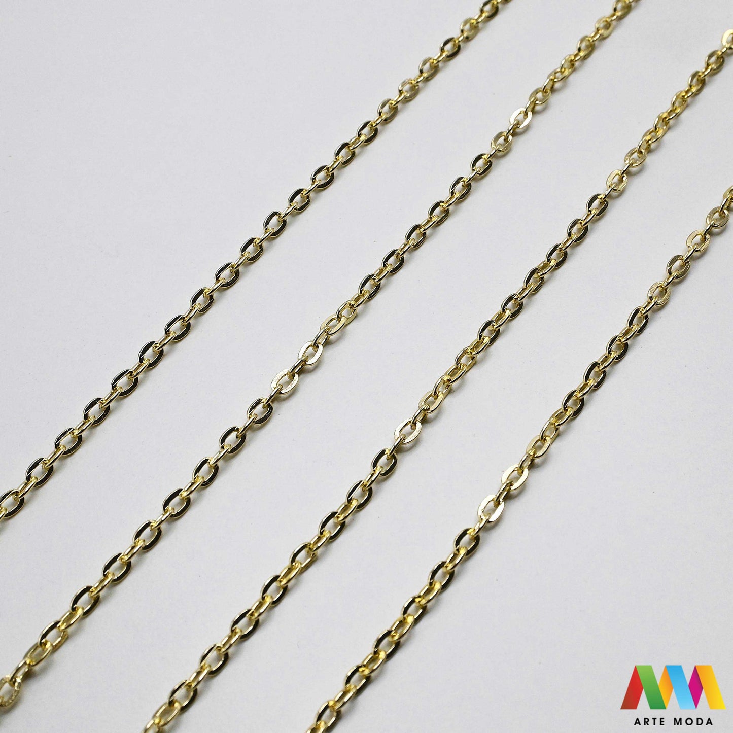 aluminijski lanac torbe ruksak nakit lagani izrada aluminij DIY materijal remen ogrlice narukvice karike ručke pribor komponente ukrasni repromaterijal Želite lagan i trendi materijal Aluminijski lanci savršeni su za vaše projekte Idealni su za izradu laganih remena za torbe ili statement nakita ogrlice narukvice Lakši su od klasičnih metala ne opterećuju i dolaze u raznim bojama i debljinama Lako ih je rezati i oblikovati laganu eleganciju za svoj uradi sam nakit i modne dodatke arte moda repromaterijal