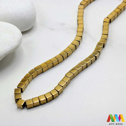 hematit krvavi kamen poludragi mineral metalni sjaj kvarc zrcalo kristal prirodni metalik meditacija zaštita repromaterijal Hematit (ili krvavi kamen) je prirodni mineral smeđe sive ili crne boje karakteriziran prisustvom hladnog metalnog sjaja Vjeruje se da pomaže u jačanju volje samopouzdanja i povezanosti s majkom zemljom Nakit izrađen od njega fascinira svojim tajanstvenim zrcalnim sjajem