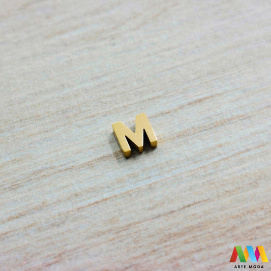 M slovo slova privjesak s jednom rupom privjesak od čelika privjesak čelik repromaterijal čelični ogrlice ogrlica narukvica narukvice nanožnica nehrđajući Slova izrađena od nehrđajućeg čelika 316L koja služe za izradu nakita poput narukvica ili ogrlica najčešće se koriste za nizanje na sajlu gumu flaks i ostale materijale