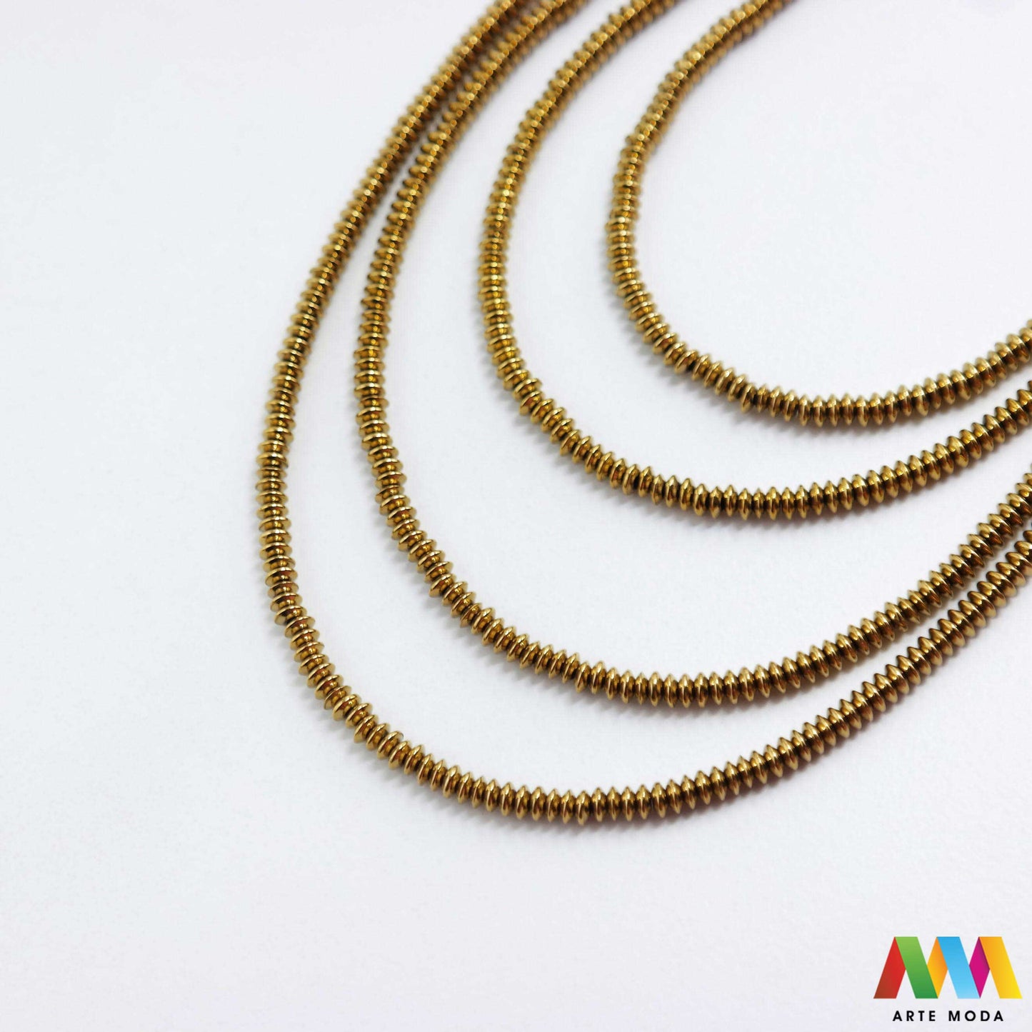 hematit krvavi kamen poludragi mineral metalni sjaj kvarc zrcalo kristal prirodni metalik meditacija zaštita repromaterijal Hematit (ili krvavi kamen) je prirodni mineral smeđe sive ili crne boje karakteriziran prisustvom hladnog metalnog sjaja Vjeruje se da pomaže u jačanju volje samopouzdanja i povezanosti s majkom zemljom Nakit izrađen od njega fascinira svojim tajanstvenim zrcalnim sjajem