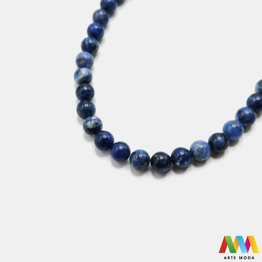 sodalit lazurit kamen kristal dragulj poludrago kamenje repromaterijal poludragi ukrasni mineral prirodni meditacija Sodalit moćan poludragi kamen nebesko plave boje cijenjen zbog svojih metafizičkih svojstava i ljepote Vjeruje se da pomaže u poboljšanju komunikacije jača intuiciju i donosi unutarnji mir Savršen je za meditaciju izradu nakita i kao ukrasni element u domu