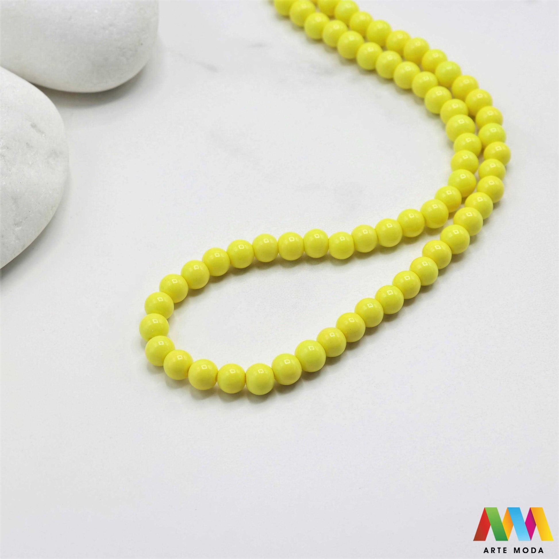 stakleni niz staklo perle zrna zrno staklena perla okrugle okrugla Staklene okrugle perle koje služe za nizanje i izradu nakita poput narukvica i ogrlica te torbica i ostalih modnih dodataka