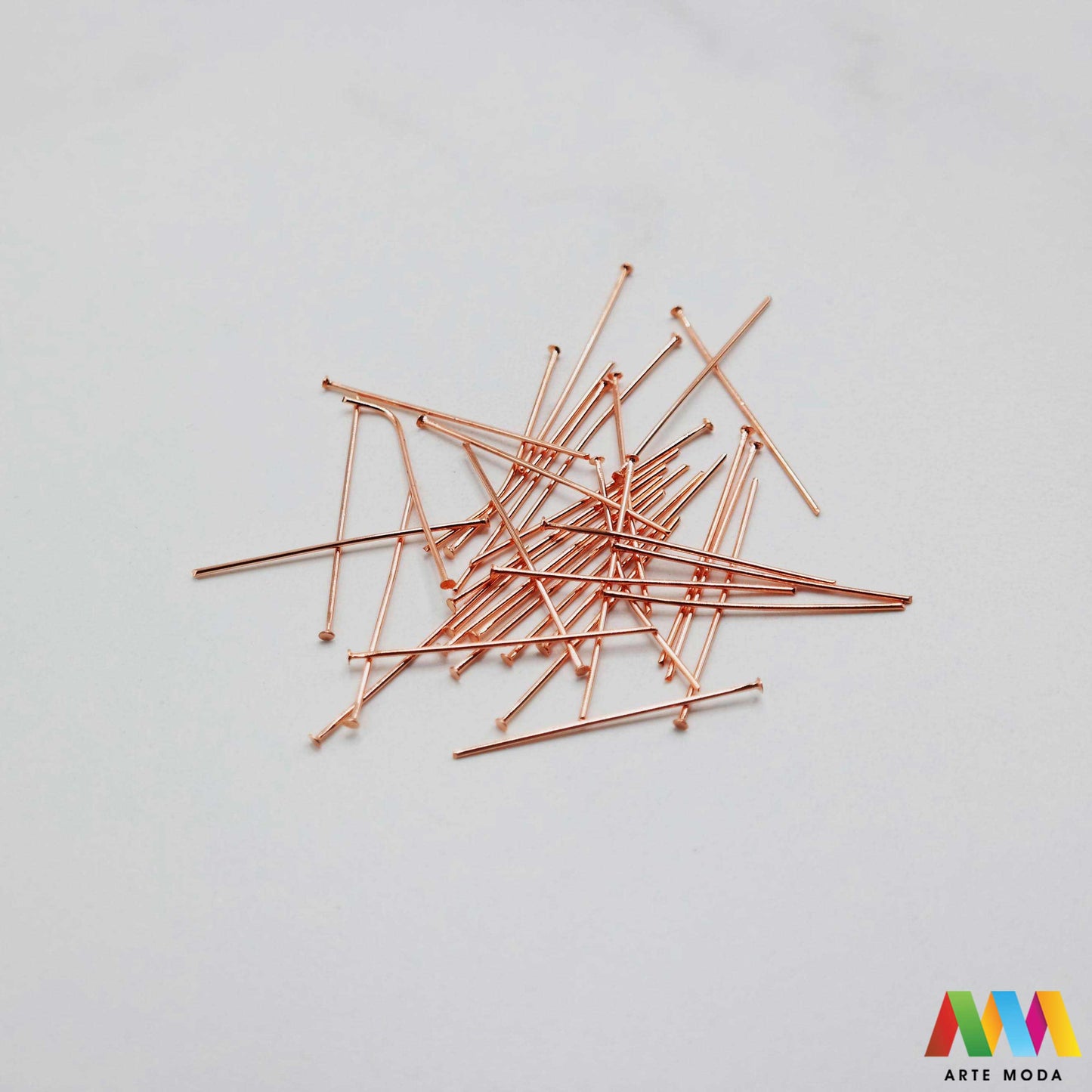 čavlići za viseće privjeske perle čavao naušnice narukvica ogrlica čelik repromaterijal čelični nehrđajući viseći privjesak kuka kuglica izrada pribor nakit inox spojni elementi baza element za stvaranje unikatnih visećih privjesaka i ukrasa čavlići od visokokvalitetnog nehrđajućeg čelika izradu naušnica ogrlica narukvica i krunica jednostavno nanižete perle i stvorite privlačne dugotrajne viseće elemente Otporni na koroziju i hipoalergeni idealni su za sve vaše kreativne projekte arte moda repromaterijal