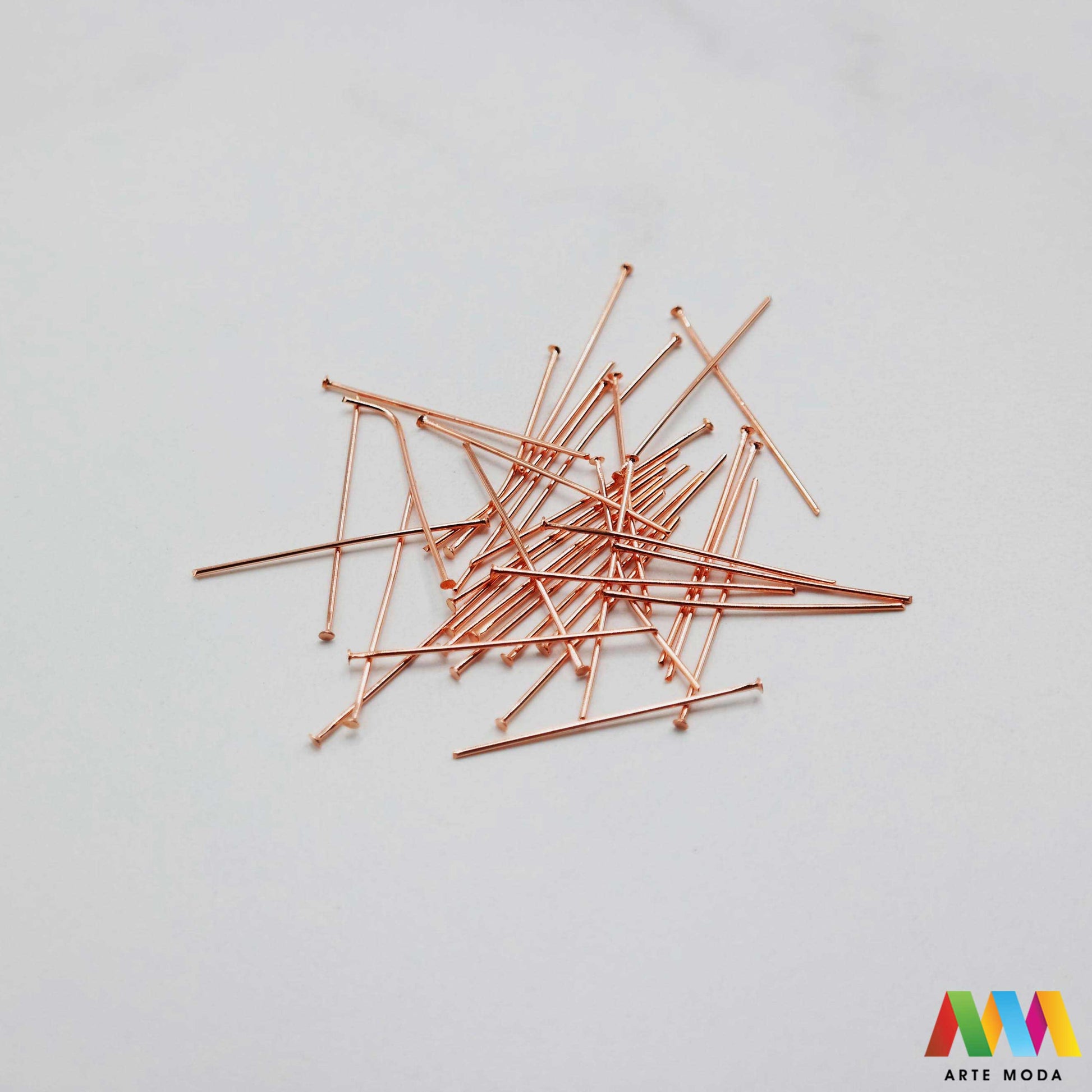 čavlići za viseće privjeske perle čavao naušnice narukvica ogrlica čelik repromaterijal čelični nehrđajući viseći privjesak kuka kuglica izrada pribor nakit inox spojni elementi baza element za stvaranje unikatnih visećih privjesaka i ukrasa čavlići od visokokvalitetnog nehrđajućeg čelika izradu naušnica ogrlica narukvica i krunica jednostavno nanižete perle i stvorite privlačne dugotrajne viseće elemente Otporni na koroziju i hipoalergeni idealni su za sve vaše kreativne projekte arte moda repromaterijal