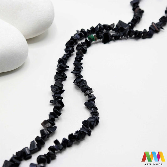 poludragi kamen čips kamenčići nakit diy ručni rad prirodni mineral kristal Pustinjska noć Mali komadići prirodnog kamena različitih boja i tekstura idealni za izradu nakita dekoracija i umjetničkih projekata U našoj ponudi pronaći ćete široki izbor čipsa od popularnih poludragih kamenja poput ahata tirkiza ametista i mnogih drugih