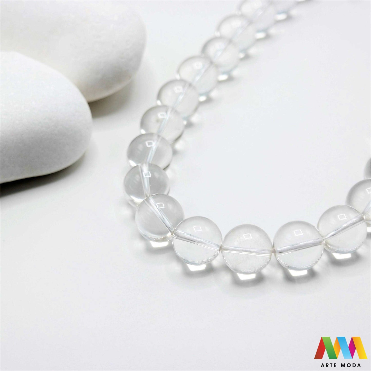 gorski kristal čisti kvarc kvarcni stjenoviti kremen poludrago kamenje repromaterijal poludragi kamen mineral perle nakit meditacija isceljenje čišćenje energije aura energetska pojačala prozirni čisti kristaloterapija Gorski kristal je kamen svih kamena Simbol čistoće svjetlosti moćne energije Smatra se univerzalnim iscjeliteljem jer pojačava energiju čisti čakre pretvara negativnost u pozitivu izradu nakita meditaciju čišćenje prostora Birajte perle različitih dimenzija i oblika arte moda repromaterijal