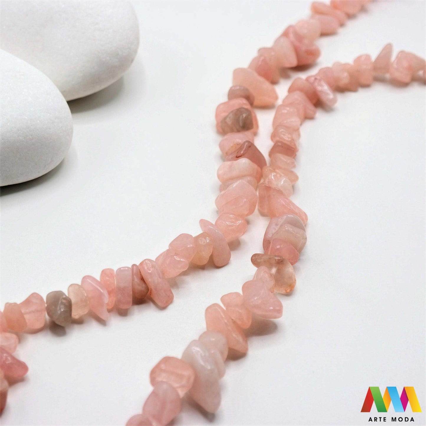 poludragi kamen čips kamenčići nakit diy ručni rad prirodni mineral kristal Rozenkvarc Mali komadići prirodnog kamena različitih boja i tekstura idealni za izradu nakita dekoracija i umjetničkih projekata U našoj ponudi pronaći ćete široki izbor čipsa od popularnih poludragih kamenja poput ahata tirkiza ametista i mnogih drugih