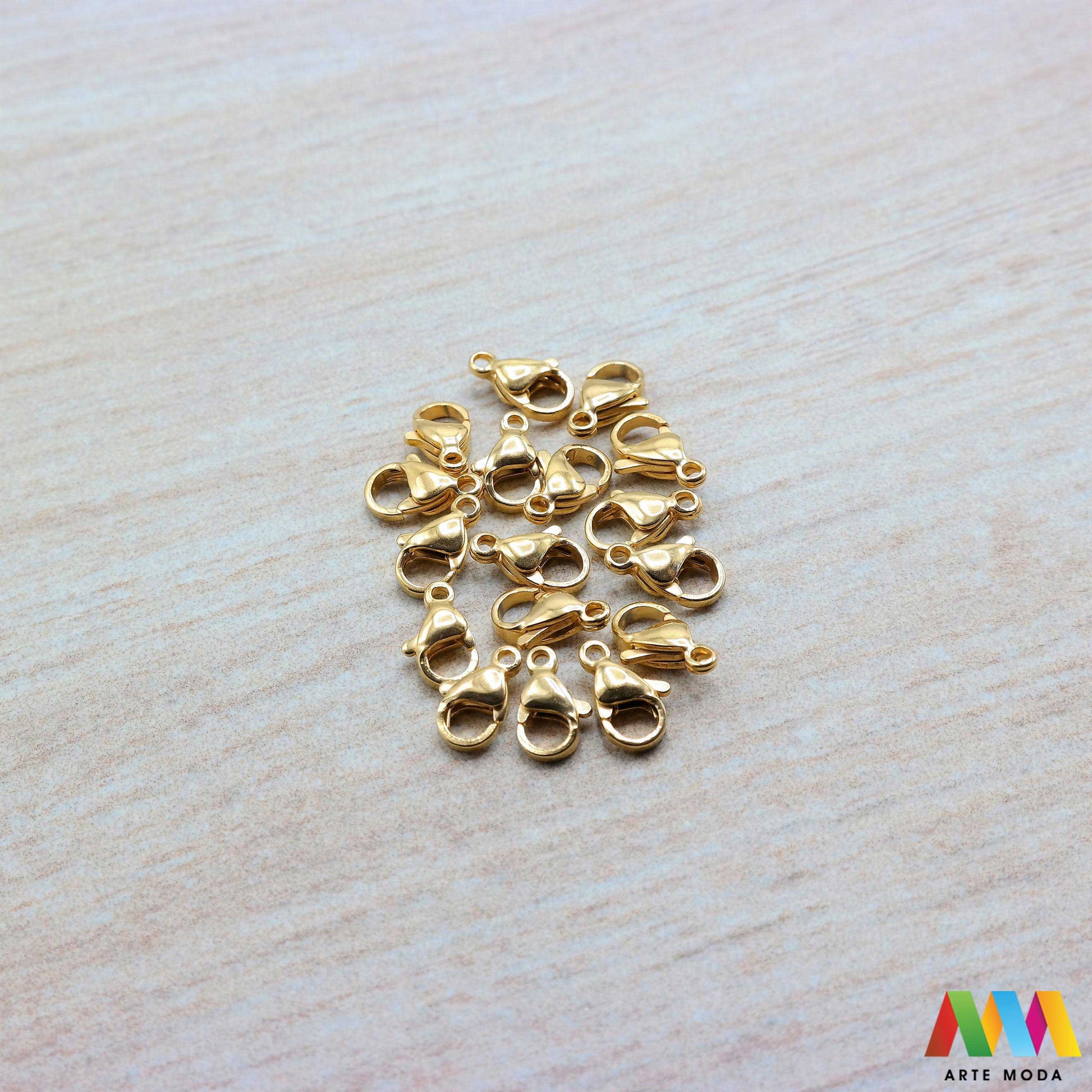 repromaterijal čelični kopče za nakit izradu nehrđajući čelik nakit pribor DIY nakit ogrlice narukvice lančiće nakitni elementi ručni rad čelične inox kopča zatvarači završeci karabin kreacije izdržljivih i elegantnih kopči od nehrđajućeg čelika klasična karabin kopča praktična magnetska kopča ili neki drugi model naše kopče sigurno zatvaranje i profesionalan izgled vašim narukvicama ogrlicama i lančićima DIY nakit kvaliteta koja traje otporna je na koroziju i hipoalergena arte moda repromaterijal