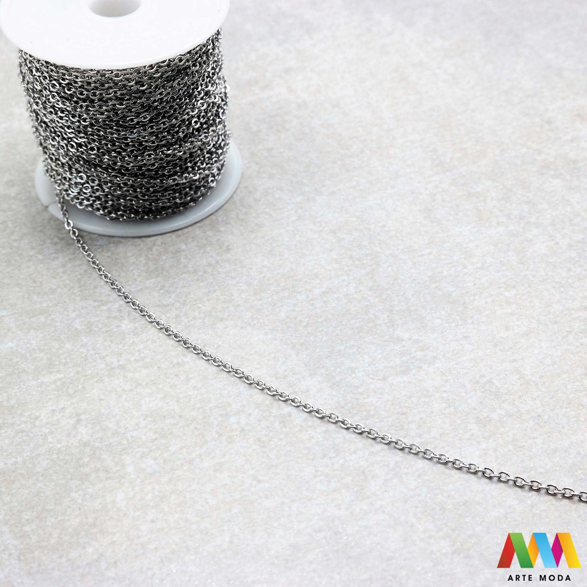 lanac lanci čelik repromaterijal čelični ogrlice narukvice nehrđajući na metre metar kolutu boji nakit inox metru izrada nakita DIY obojeni hipoalergeni tanki bogatstvo boja i modela za vaše kreativne projekte! lanaca na kolutu fleksibilnost s lancima od visokokvalitetnog nehrđajućeg čelika klasičnih srebrnih tonova elegantne zlatne moderne rose gold ili živih boja modelima od tankih i delikatnih do robusnih i upečatljivihž potrebno da izradite unikatne ogrlice i narukvice arte moda repromaterijal