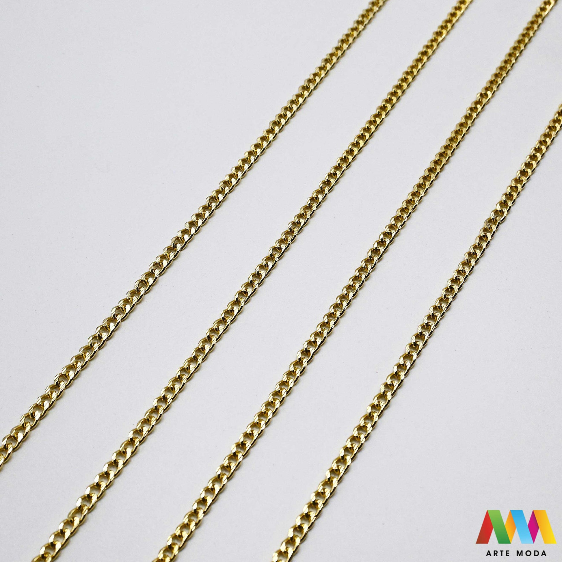 aluminijski lanac torbe ruksak nakit lagani izrada aluminij DIY materijal remen ogrlice narukvice karike ručke pribor komponente ukrasni repromaterijal Želite lagan i trendi materijal Aluminijski lanci savršeni su za vaše projekte Idealni su za izradu laganih remena za torbe ili statement nakita ogrlice narukvice Lakši su od klasičnih metala ne opterećuju i dolaze u raznim bojama i debljinama Lako ih je rezati i oblikovati laganu eleganciju za svoj uradi sam nakit i modne dodatke arte moda repromaterijal