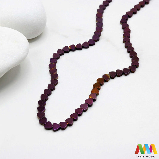 hematit krvavi kamen poludragi mineral metalni sjaj kvarc zrcalo kristal prirodni metalik meditacija zaštita repromaterijal Hematit (ili krvavi kamen) je prirodni mineral smeđe sive ili crne boje karakteriziran prisustvom hladnog metalnog sjaja Vjeruje se da pomaže u jačanju volje samopouzdanja i povezanosti s majkom zemljom Nakit izrađen od njega fascinira svojim tajanstvenim zrcalnim sjajem