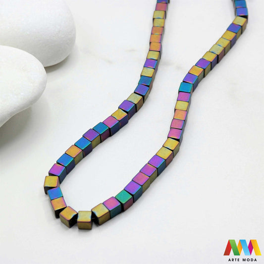 hematit krvavi kamen poludragi mineral metalni sjaj kvarc zrcalo kristal prirodni metalik meditacija zaštita repromaterijal Hematit (ili krvavi kamen) je prirodni mineral smeđe sive ili crne boje karakteriziran prisustvom hladnog metalnog sjaja Vjeruje se da pomaže u jačanju volje samopouzdanja i povezanosti s majkom zemljom Nakit izrađen od njega fascinira svojim tajanstvenim zrcalnim sjajem