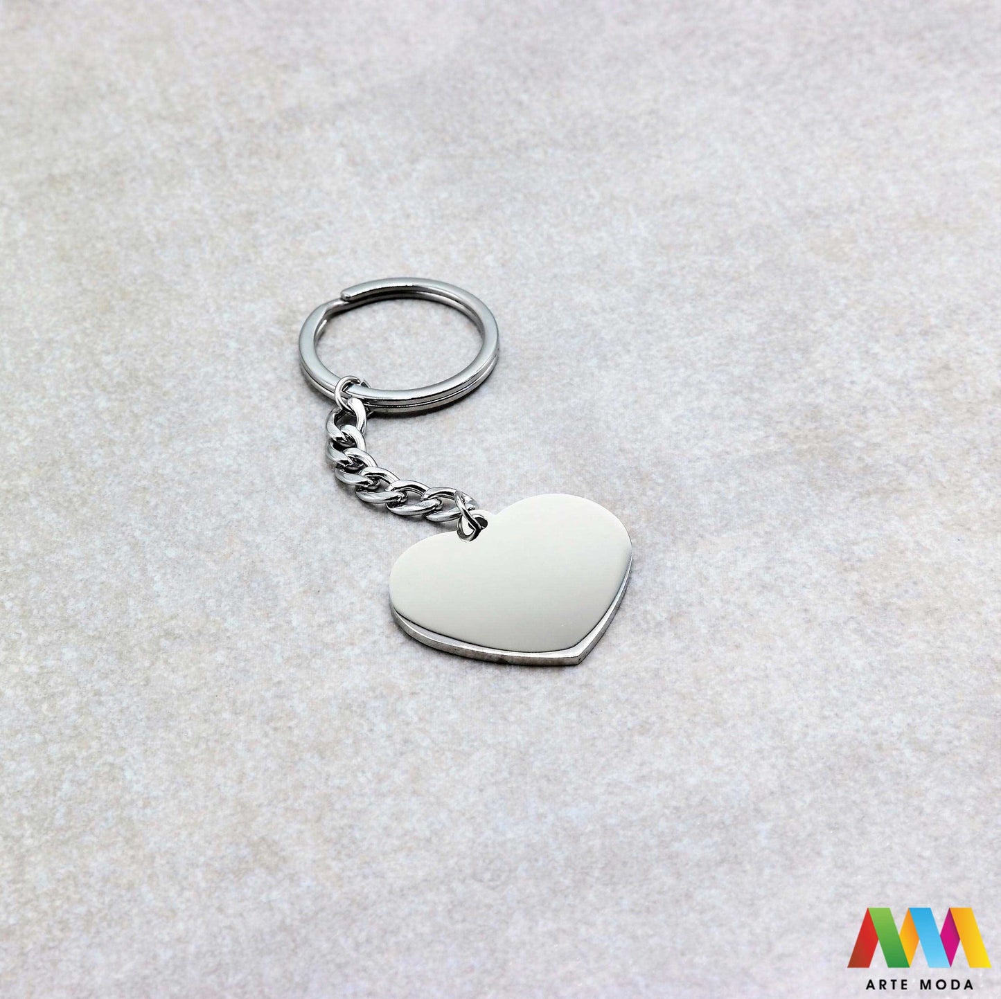 privjesci nehrđajući čelik graviranje personalizacija pokloni suveniri prazni metalni uradi sam za ključeve lasersko personalizirani izrada privjesaka ključ Srednje Srce Stvorite uspomene koje traju Naši privjesci za ključeve od čelika su savršeni za graviranje lasersko/ručno Nehrđajući čelik garantira da neće hrđati niti tamnjeti Idealna baza za personalizirane poklone suvenire ili promotivne artikle Odaberite oblik i utisnite svoju posebnu poruku arte moda repromaterijal