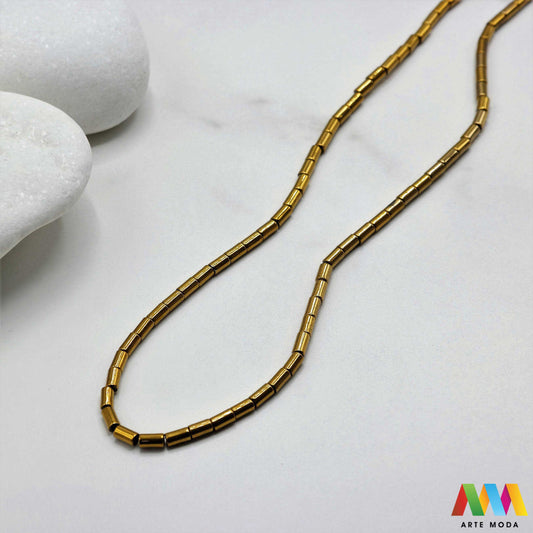 hematit krvavi kamen poludragi mineral metalni sjaj kvarc zrcalo kristal prirodni metalik meditacija zaštita repromaterijal Hematit (ili krvavi kamen) je prirodni mineral smeđe sive ili crne boje karakteriziran prisustvom hladnog metalnog sjaja Vjeruje se da pomaže u jačanju volje samopouzdanja i povezanosti s majkom zemljom Nakit izrađen od njega fascinira svojim tajanstvenim zrcalnim sjajem