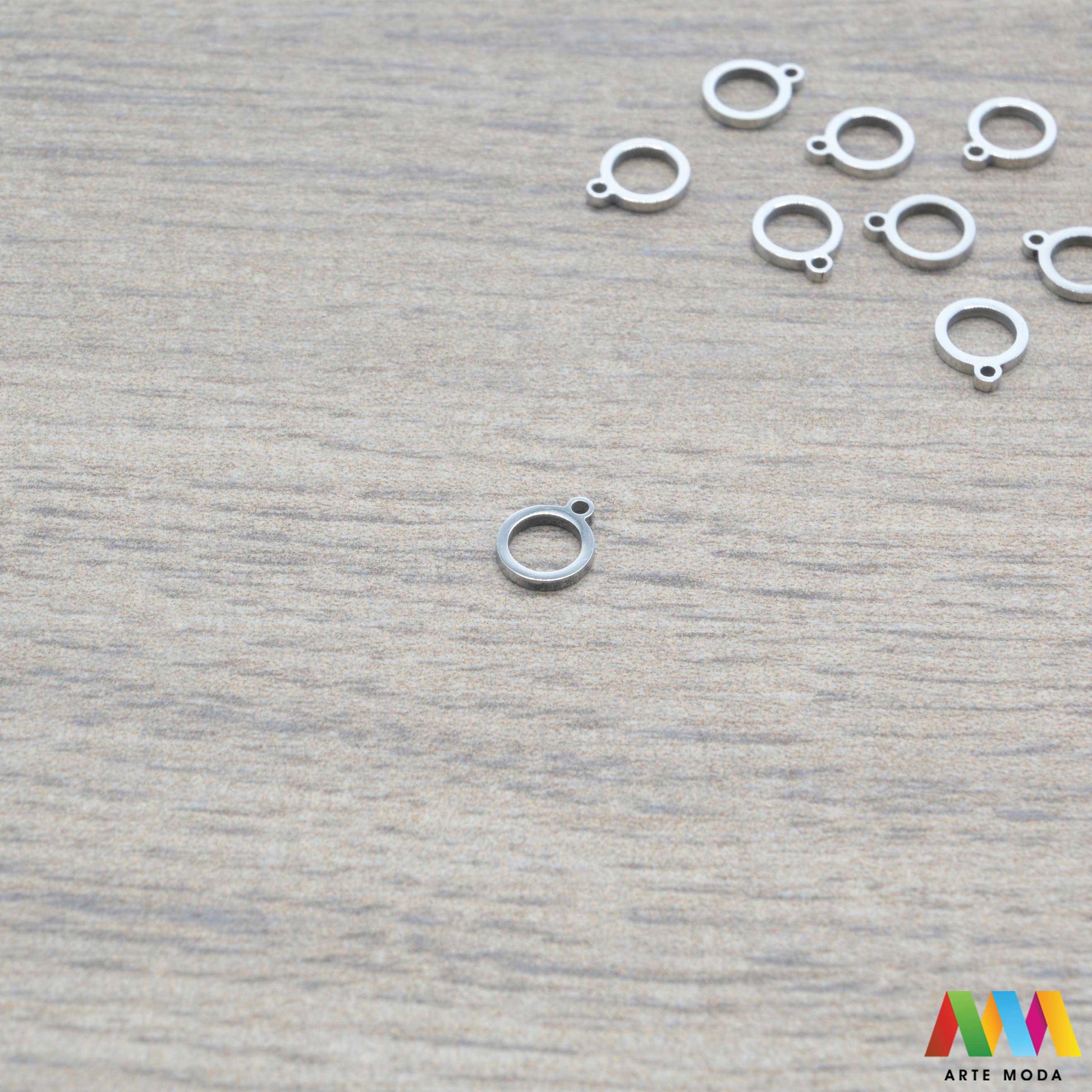 čelični ogrlice narukvice nanožnice DIY pribor inox elementi ručni rad 316L graviranje stainless steel komponente za naušnice vječni metalni ne tamne izradu naušnica Savršen dodatak kreiranje modernog dugotrajnog nakita raznolika kolekcija privjesaka jednom rupom nehrđajućeg čelika nudi bezbroj mogućnosti izradu jedinstvenih modnih dodataka Ovi izdržljivi otporni tamnjenje hipoalergeni privjesci idealni nizanje jednostavno pričvršćivanje alkicama na sajle gume flaks druge materijale arte moda repromaterijal